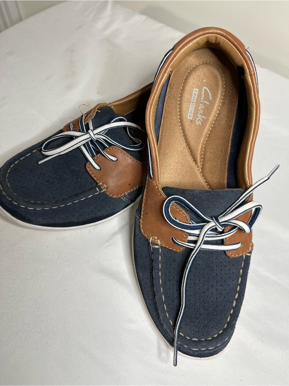 Clarks Navy and Brown Women’s Boat Shoes with Contrast Laces - Picture 12 of 12